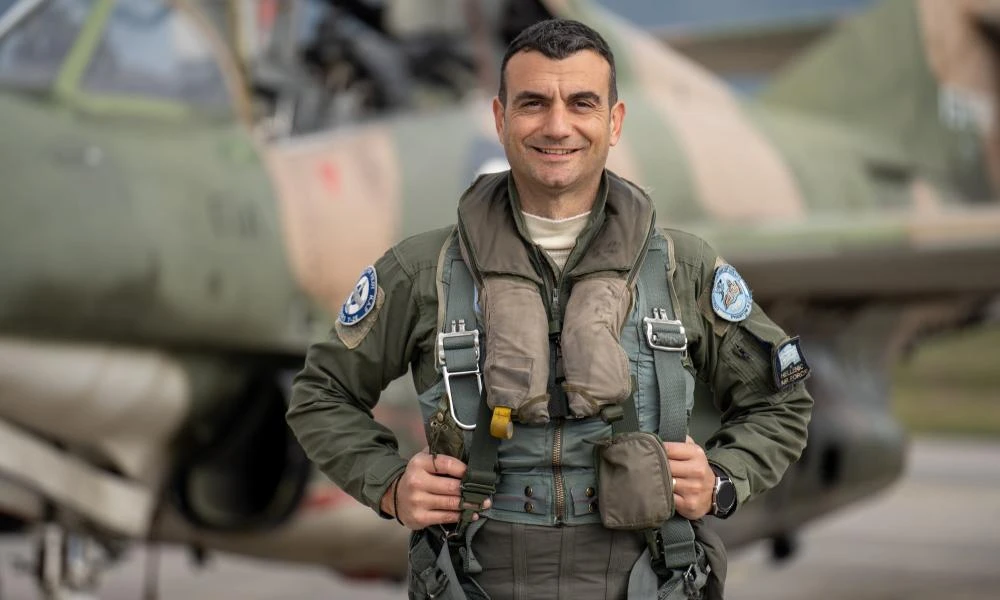 Καλαμάτα: Σε κλίμα οδύνης τελείται αυτή την ώρα η κηδεία του επισμηναγού Επαμεινώνδα Κωστέα (Βίντεο)